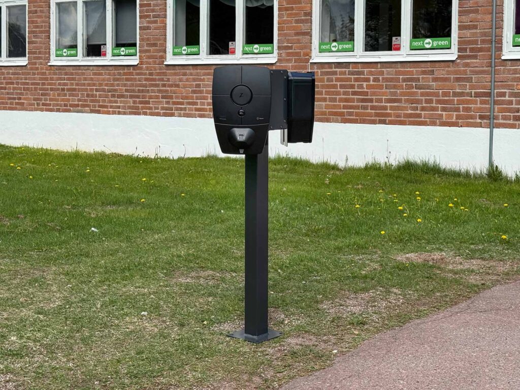 Polebox 360 Multi för dubbelmontage av laddboxar på 60 mm stolprör, Piedestal Dynamic eller vägg