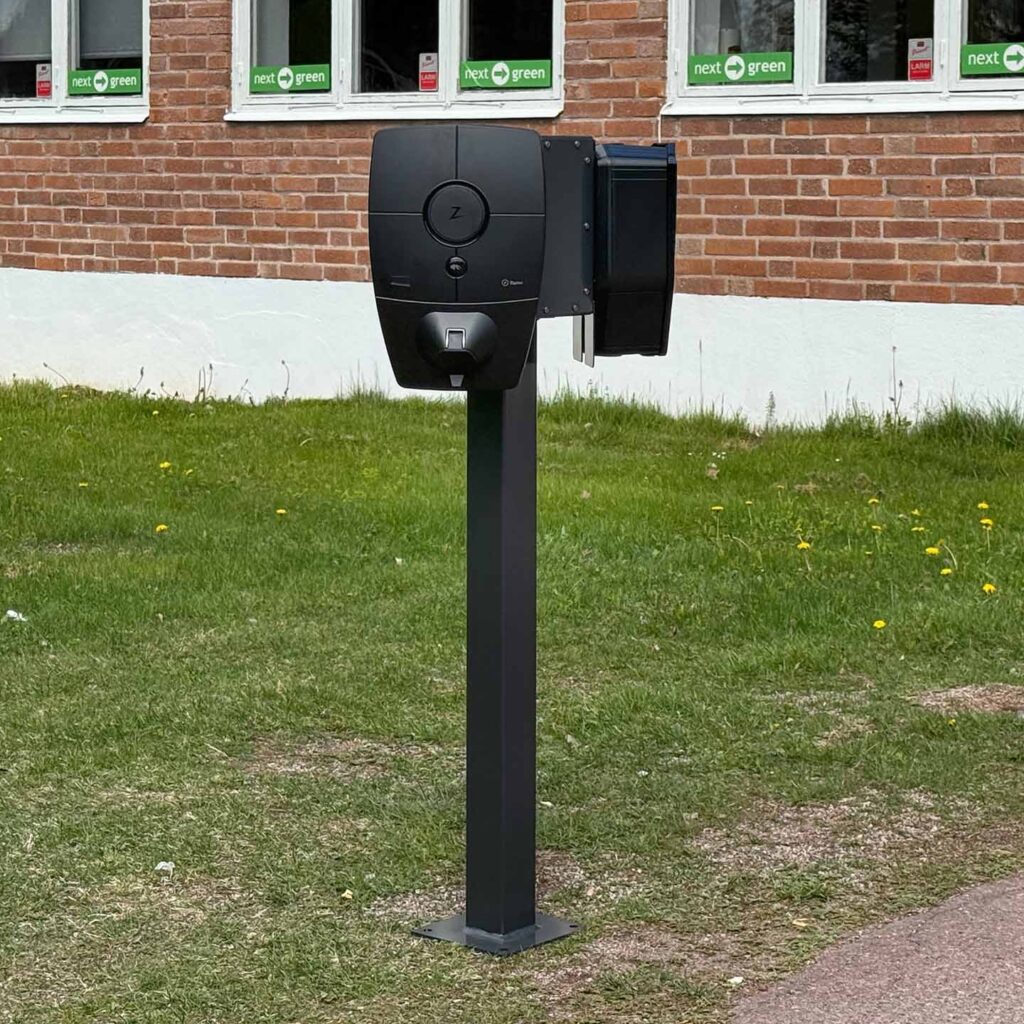 Polebox 360 Multi för dubbelmontage av Zaptec Pro laddboxar på 60 mm stolprör, Piedestal Dynamic eller vägg