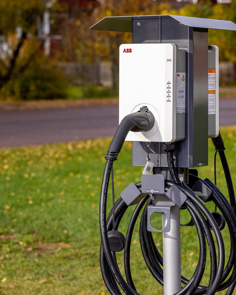 Next Green Polebox 205 D2 med ABB laddbox