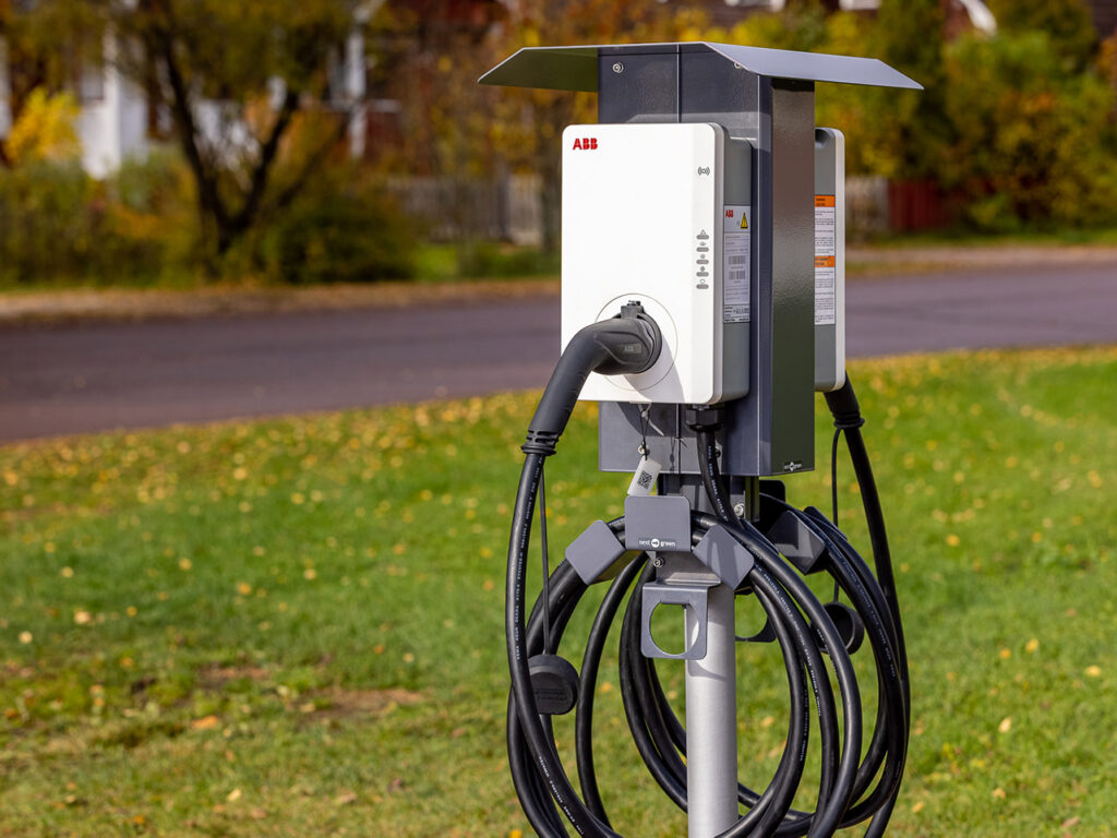 Next Green Polebox 205 D2 med ABB laddbox