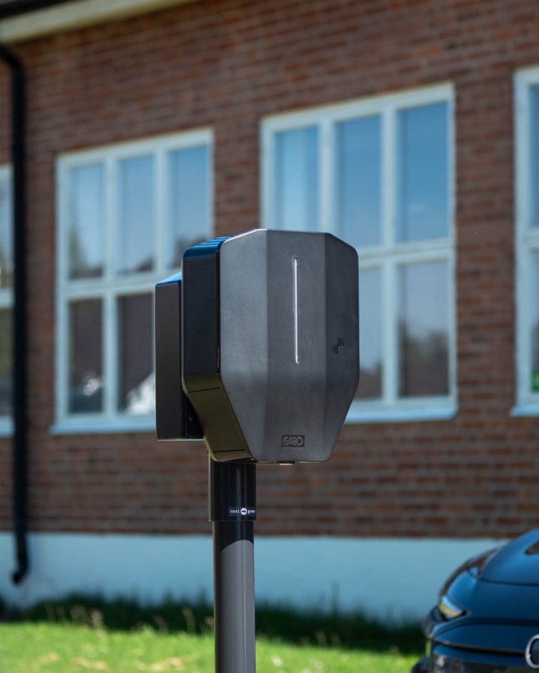 Polebox 220 Slim laddboxhållare för singel eller dubbelmontage