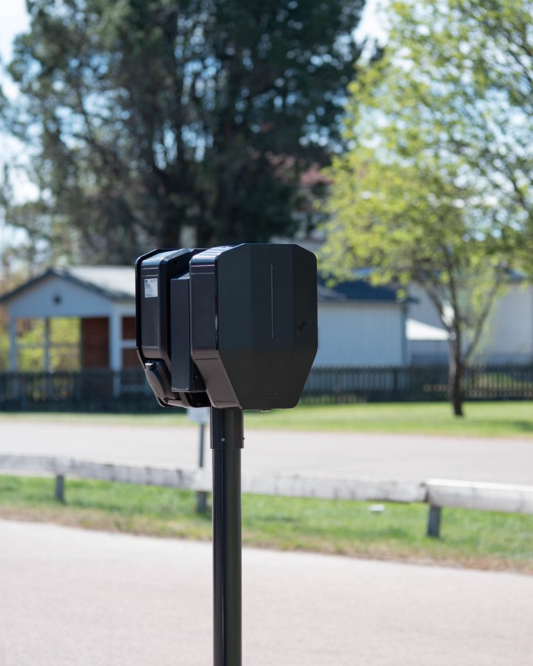 Polebox 220 Slim laddboxhållare för singel eller dubbelmontage