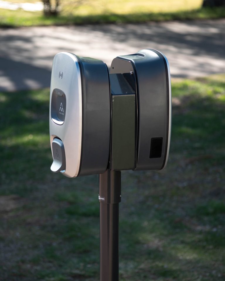 Polebox 220 Slim laddboxhållare för singel eller dubbelmontage