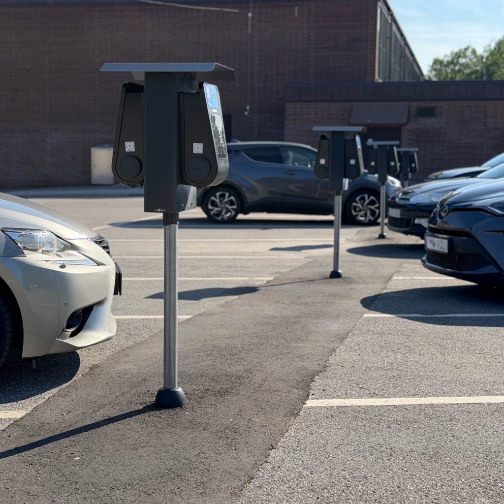 Polebox 320 D med dubbelmontage av stora laddboxar