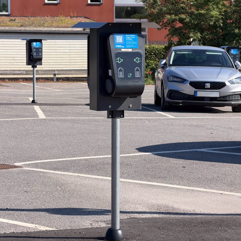 Polebox 320 D med dubbelmontage av stora laddboxar