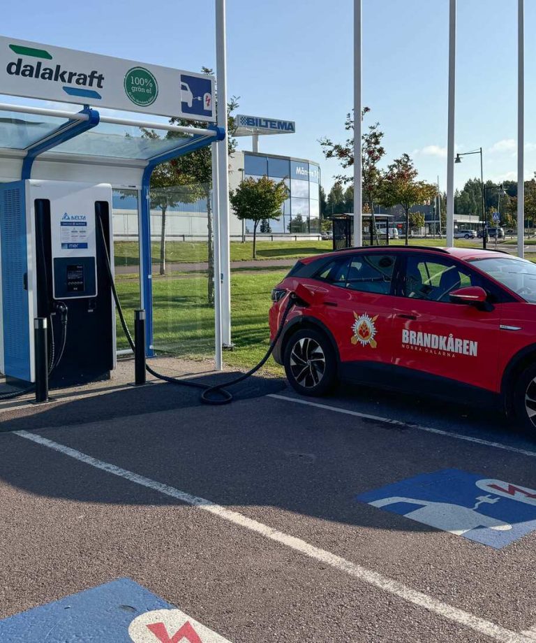 Skydd för laddplats Påkörningsskydd stolpe 108-750 RAL9005 i svart