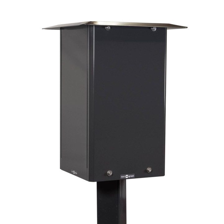 Next Green Polebox 270 Q Laddboxhållare för fyra laddboxar på Piedestal Dynamic.