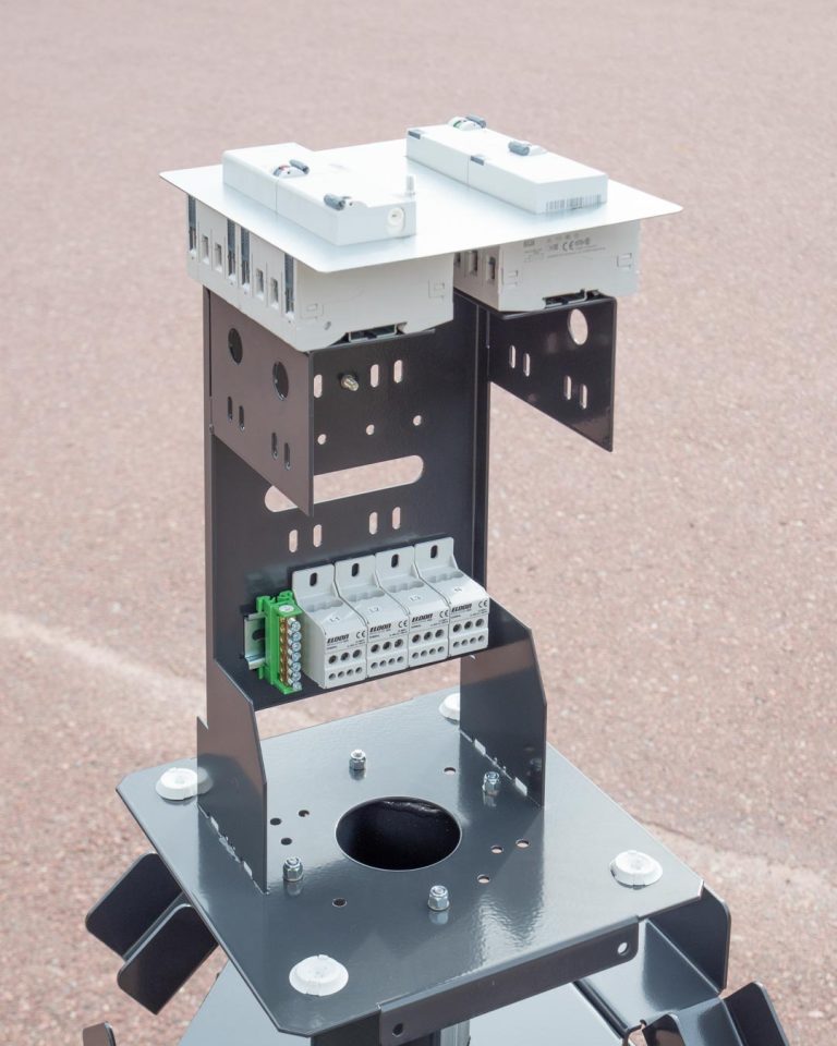 Next Green Polebox 270 Q Laddboxhållare för fyra laddboxar på Piedestal Dynamic eller Ø 60 mm stolprör.