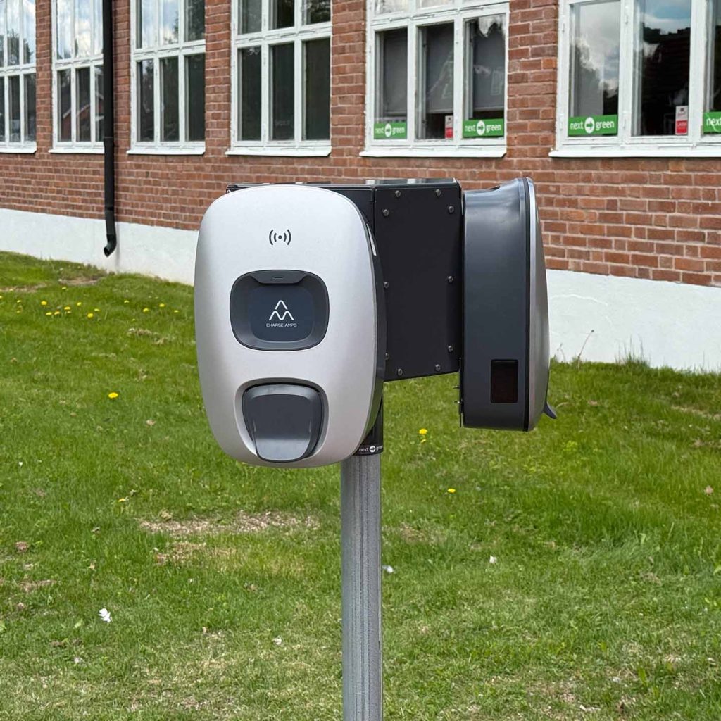 Polebox 360 Multi för dubbelmontage av laddboxar på 60 mm stolprör, Piedestal Dynamic eller vägg