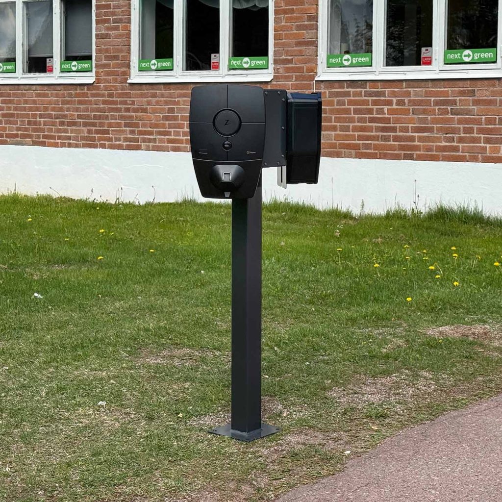 Polebox 360 Multi för dubbelmontage av laddboxar på 60 mm stolprör, Piedestal Dynamic eller vägg