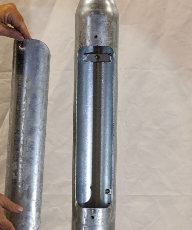 laddboxstolpe-avtrapp-lucka-2k300-3-min