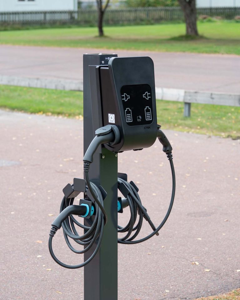 Laddboxhållare Piedestal Next Green Next Pole med laddbox CTEK CC3 CC2 Chargestorm Connected