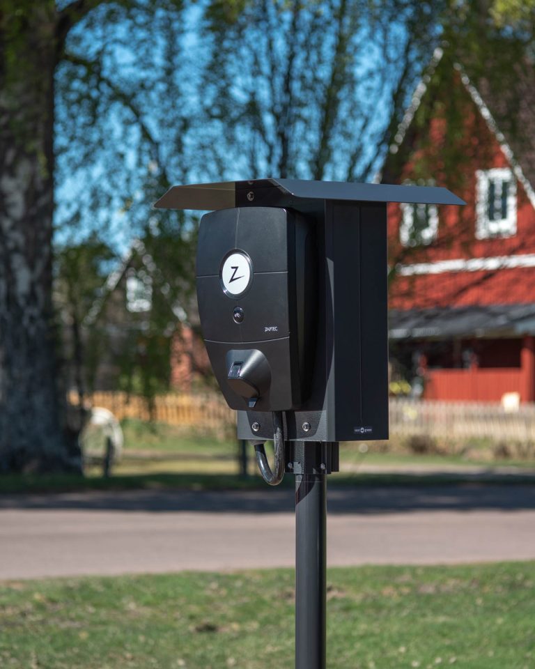 Polebox 270 D för dubbelmontage av laddboxar. Här med pulverlackerat 60 mm stolprör.