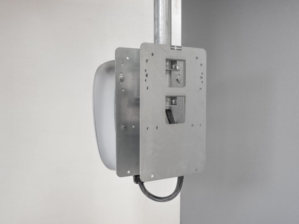 poleplate300takdubbel-chargeampsaura-web-12wide