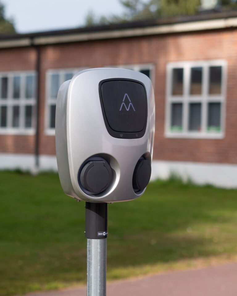 poleplate330-chargeampsaura-web-25-min