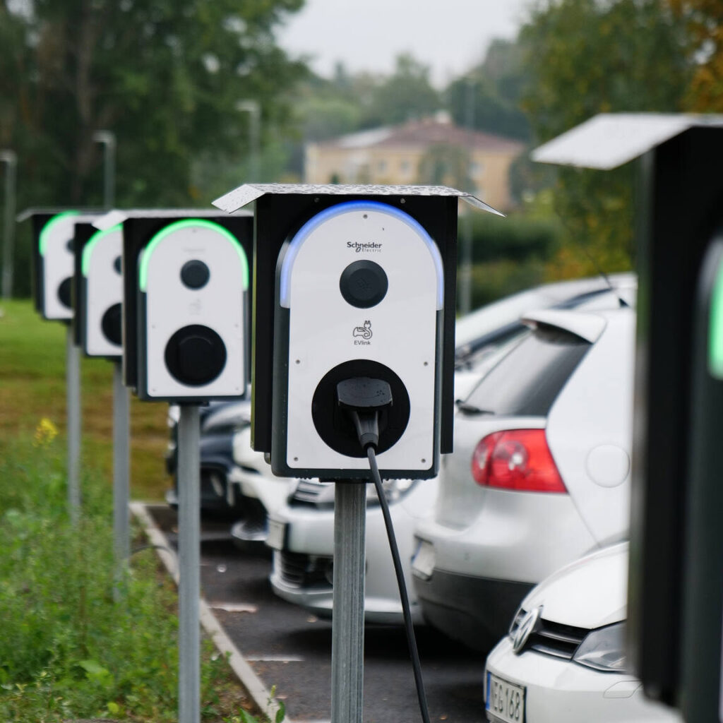 Next Green Polebox 320D Schneider Electric EVlink Pro AC