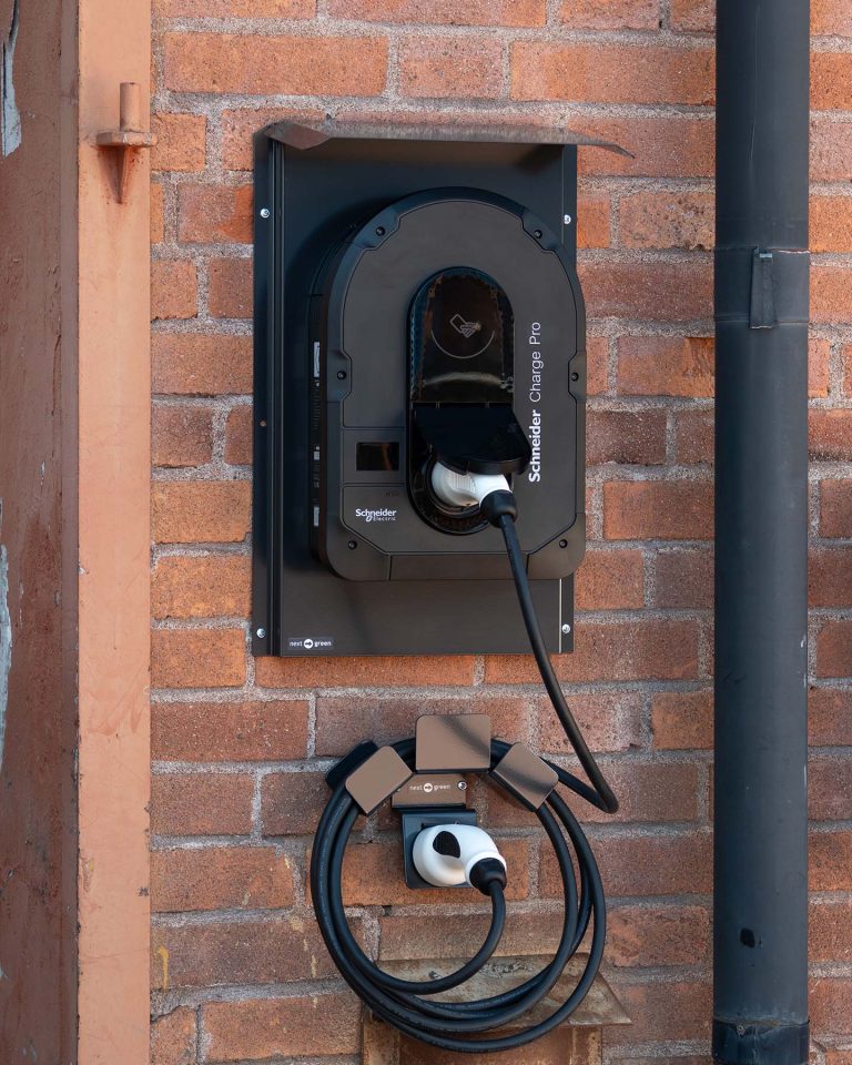 Laddboxhållare Wallplate 320 med kabelhållare Dyatona T2